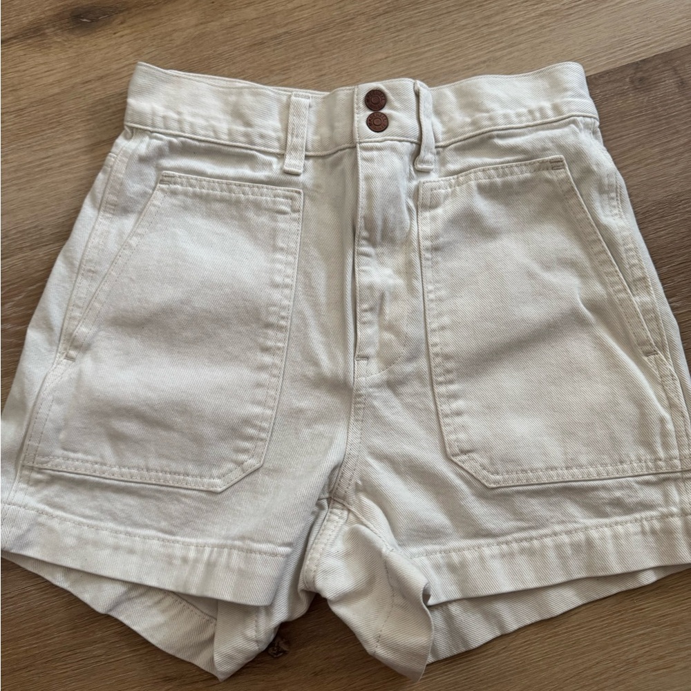 Madewell Women's Cream High-Waisted Shorts